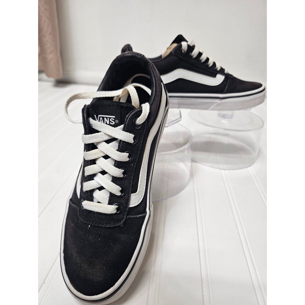Vans Old school Black and White Skate shoes Size 6 Women's.